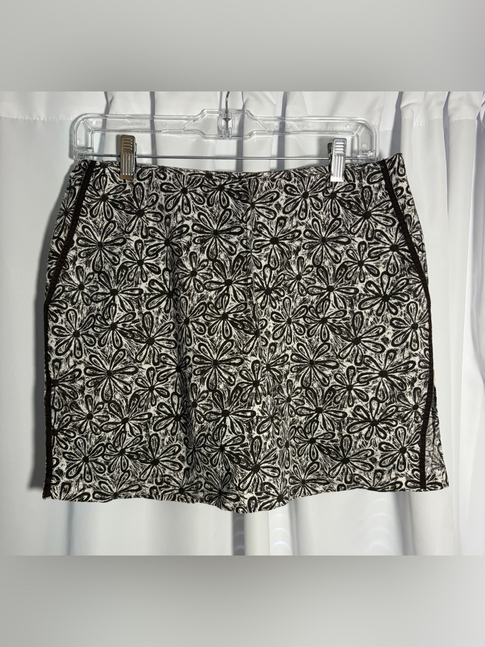 GOLFTINI Black & White Floral Pattern Skort size 8